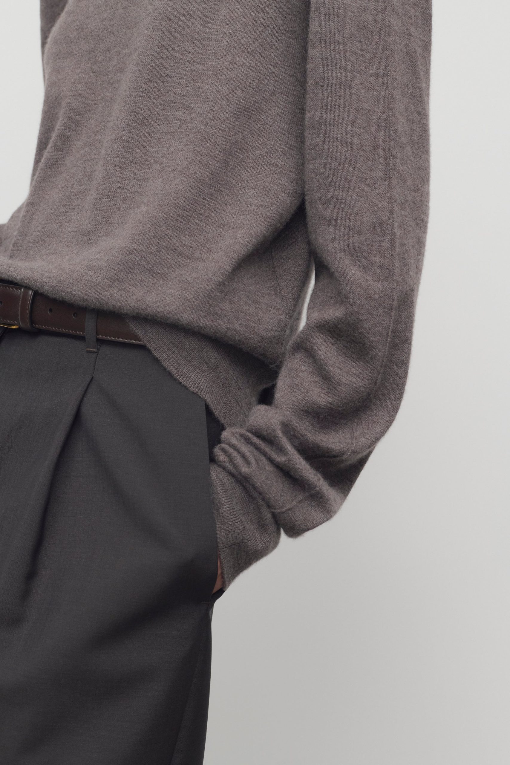 Lizzy Turtleneck in Cashmere - Image 6