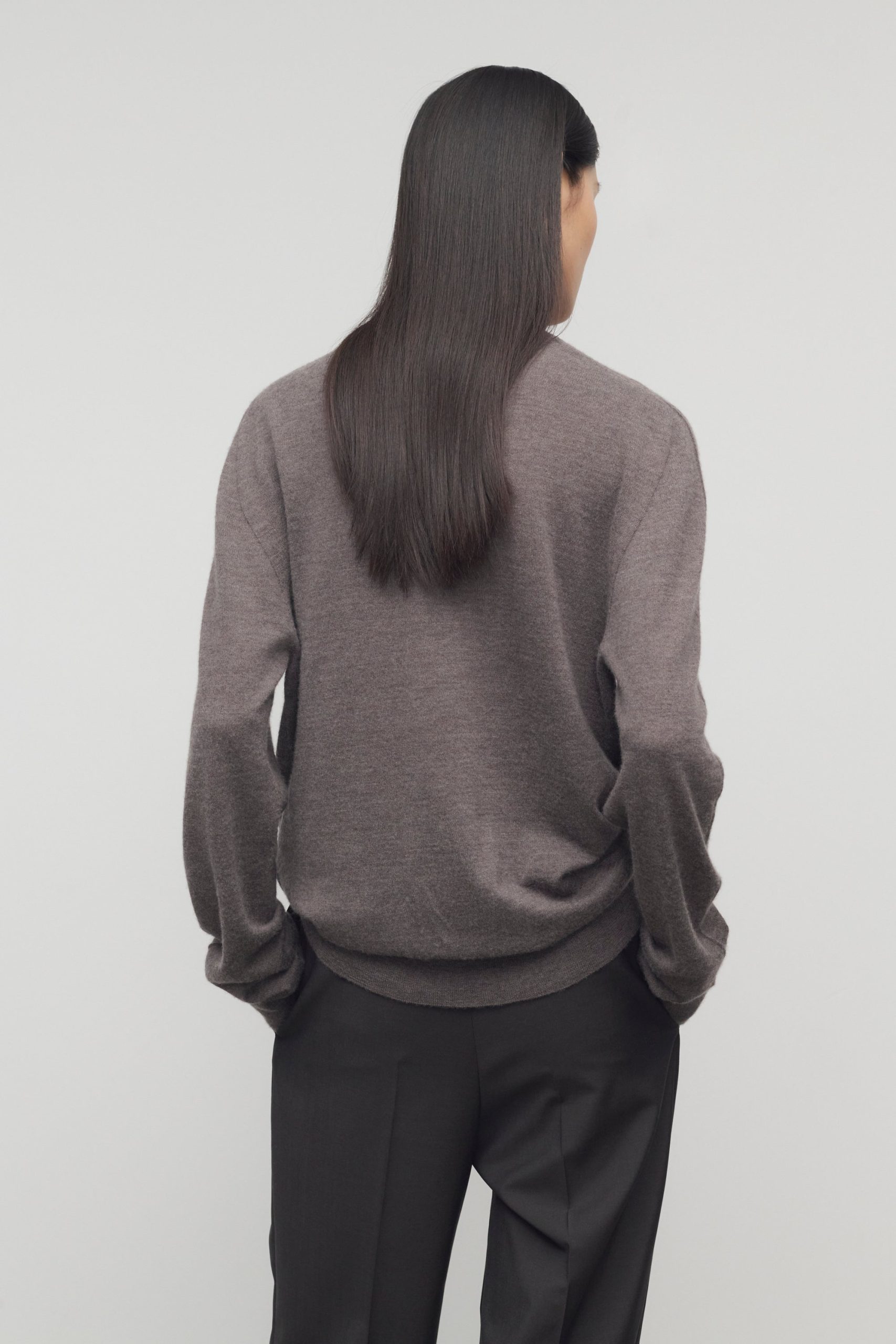 Lizzy Turtleneck in Cashmere - Image 5