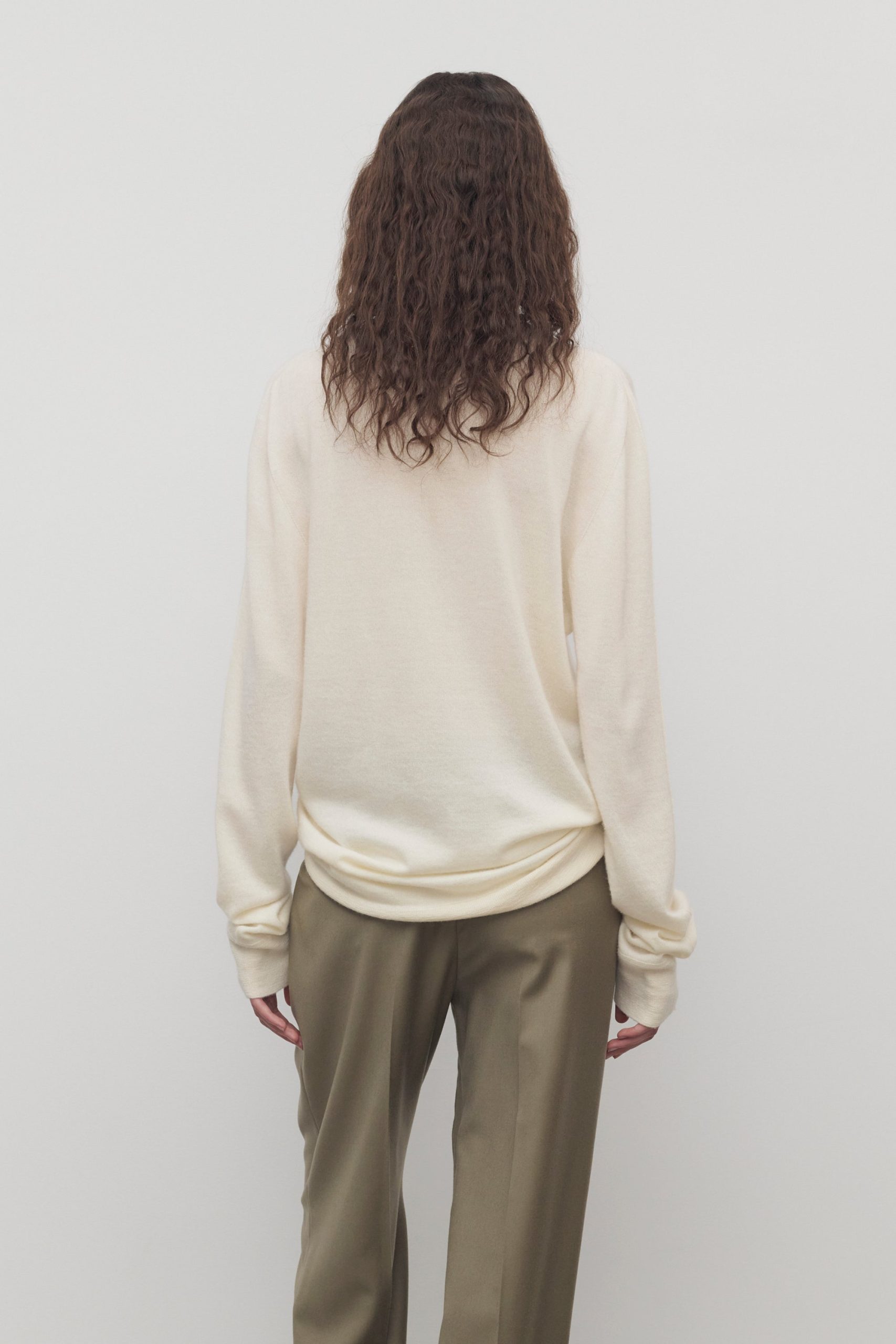 Lizzy Turtleneck in Cashmere - Image 5